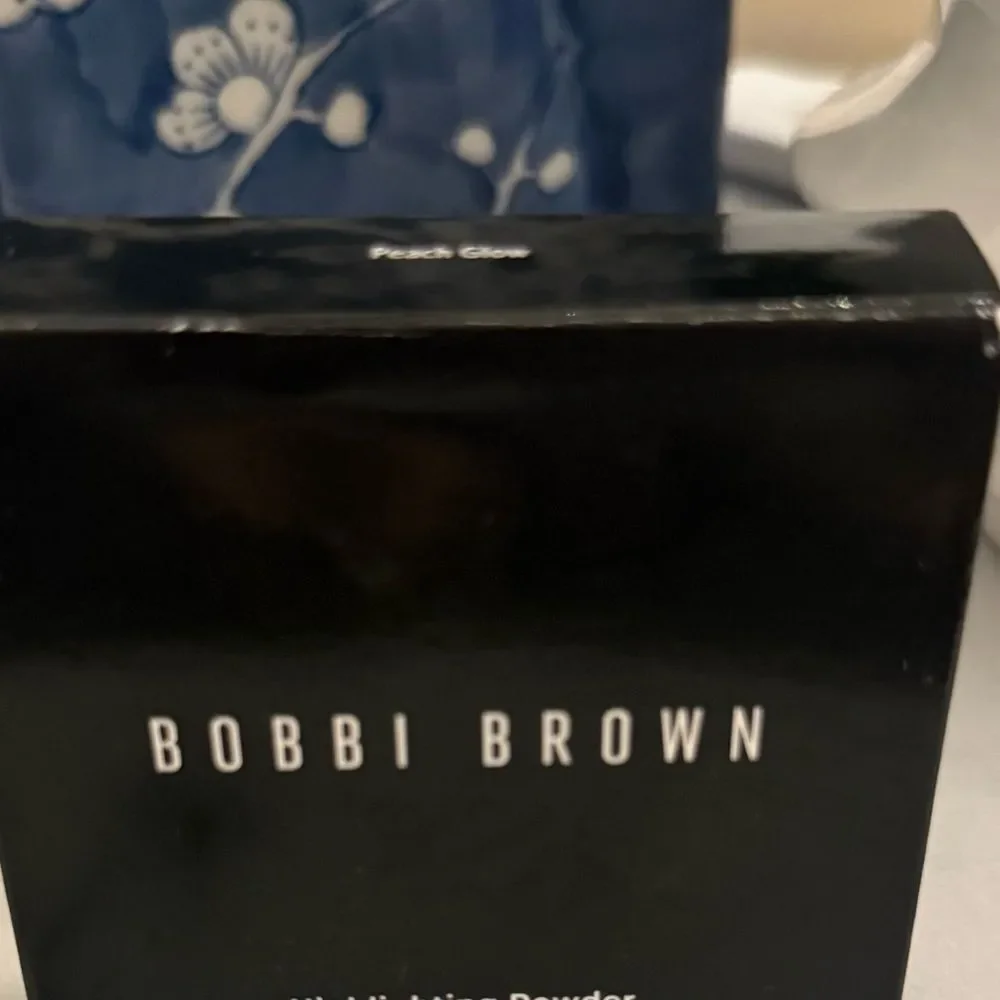 BOBBI BROWN Highlighter Powder in peach glow